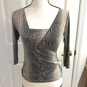 Pink & Co Snake Skin Pattern V Neck Top S
